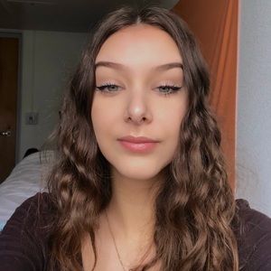 Meet your Posher, Chloe